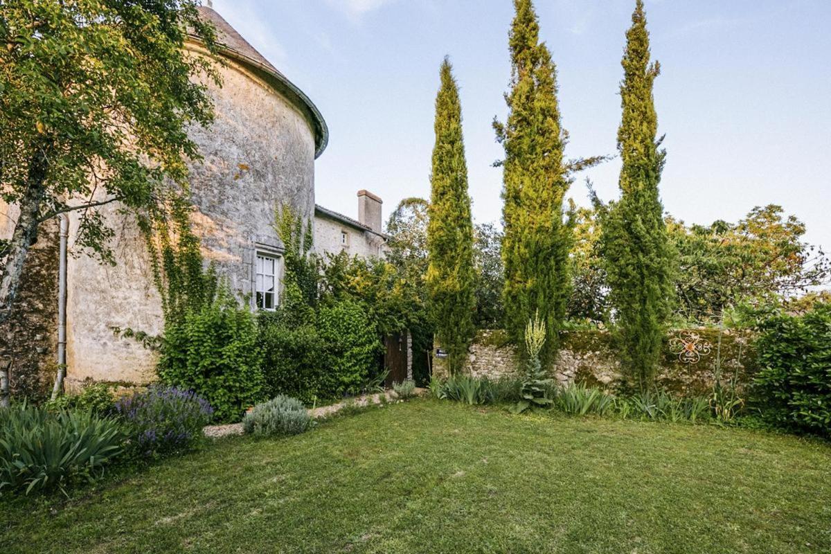 Bed and Breakfast 14Th Century Priory In Pressigny Pressigny  Exterior foto