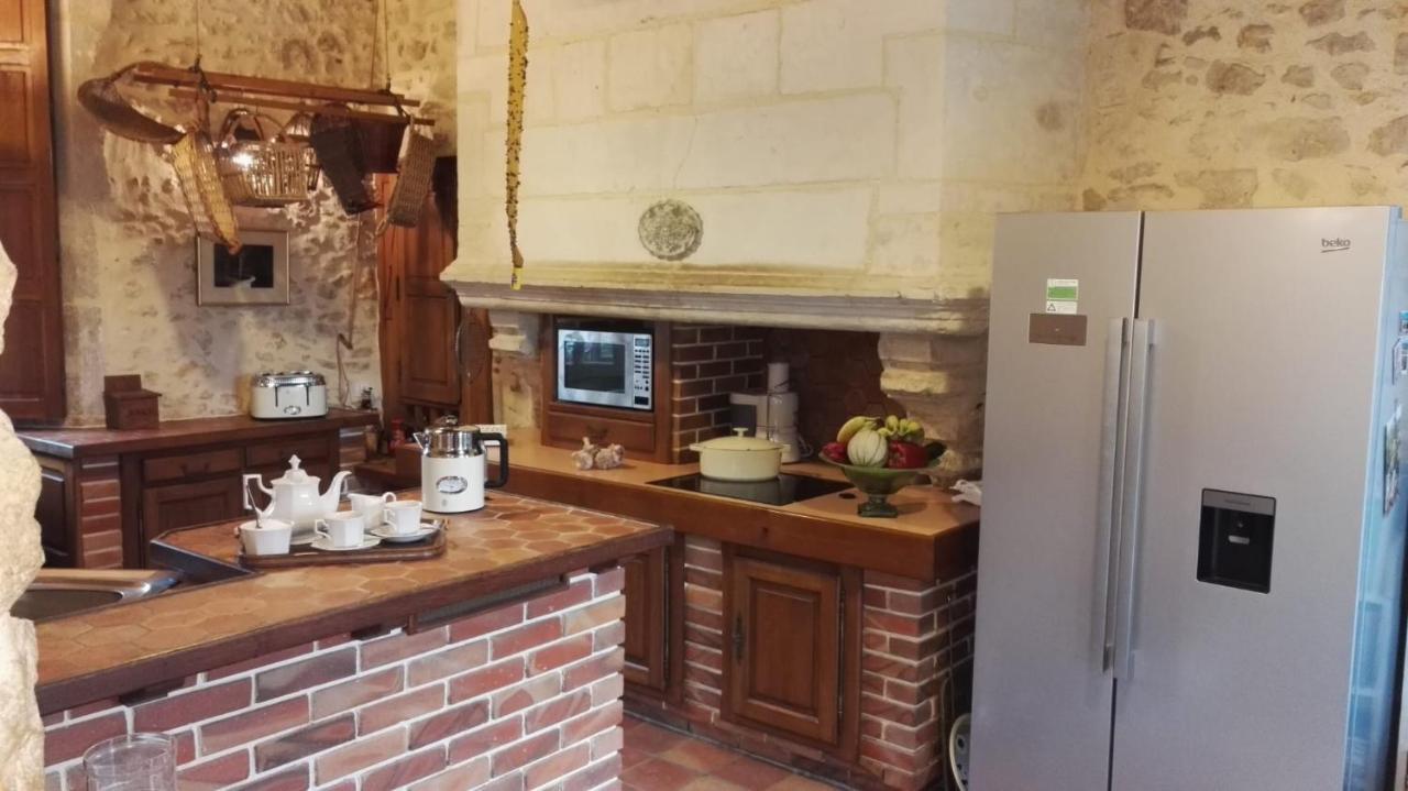 Bed and Breakfast 14Th Century Priory In Pressigny Pressigny  Exterior foto