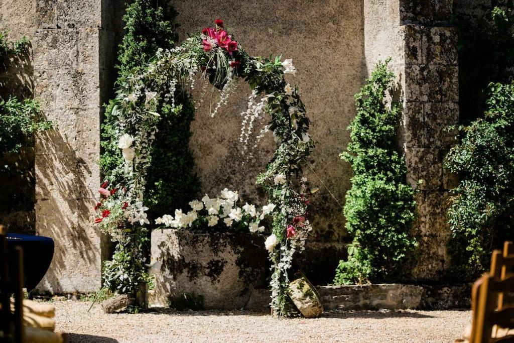 Bed and Breakfast 14Th Century Priory In Pressigny Pressigny  Exterior foto