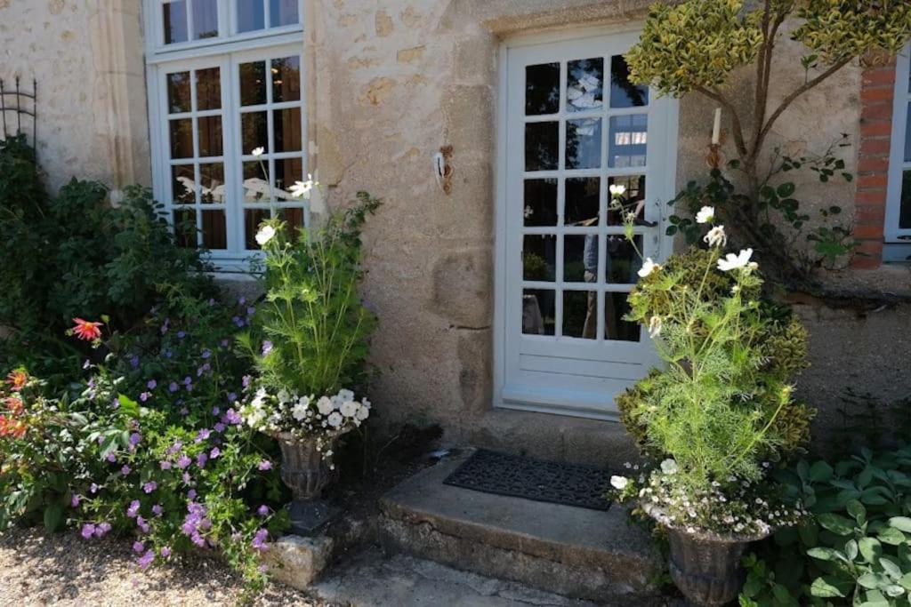 Bed and Breakfast 14Th Century Priory In Pressigny Pressigny  Exterior foto