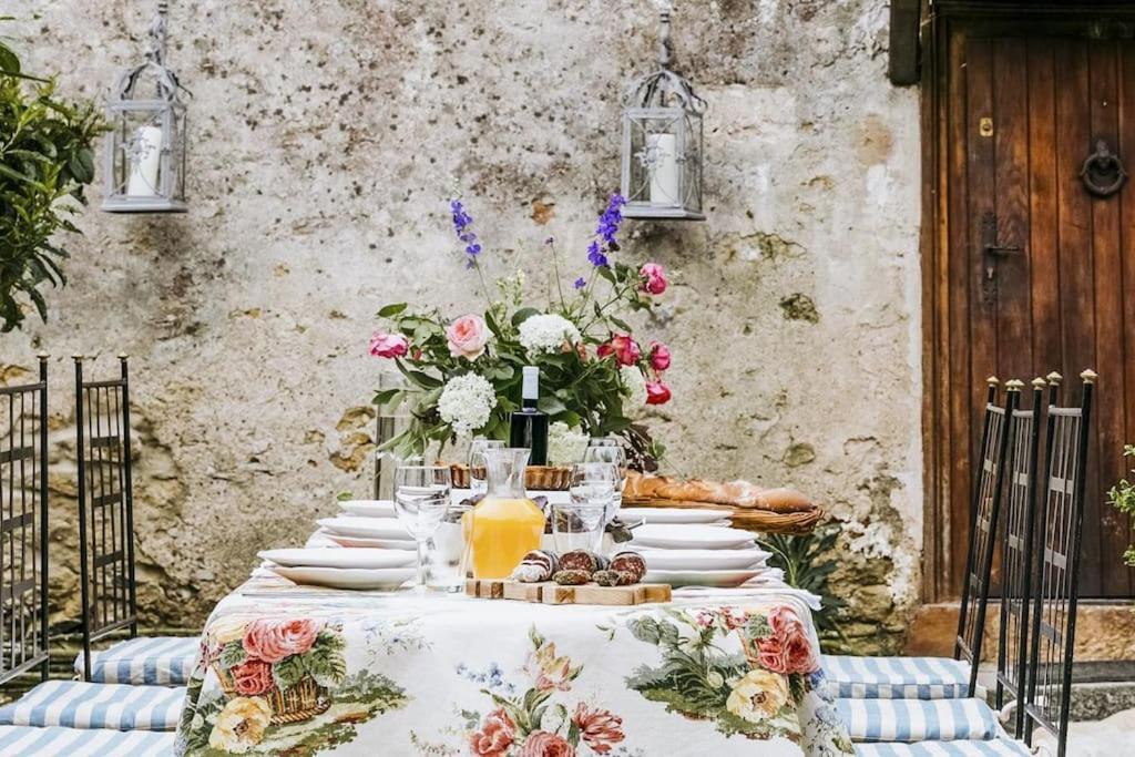 Bed and Breakfast 14Th Century Priory In Pressigny Pressigny  Exterior foto