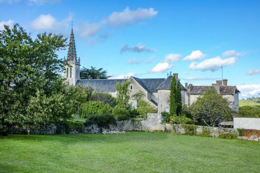 Bed and Breakfast 14Th Century Priory In Pressigny Pressigny  Exterior foto