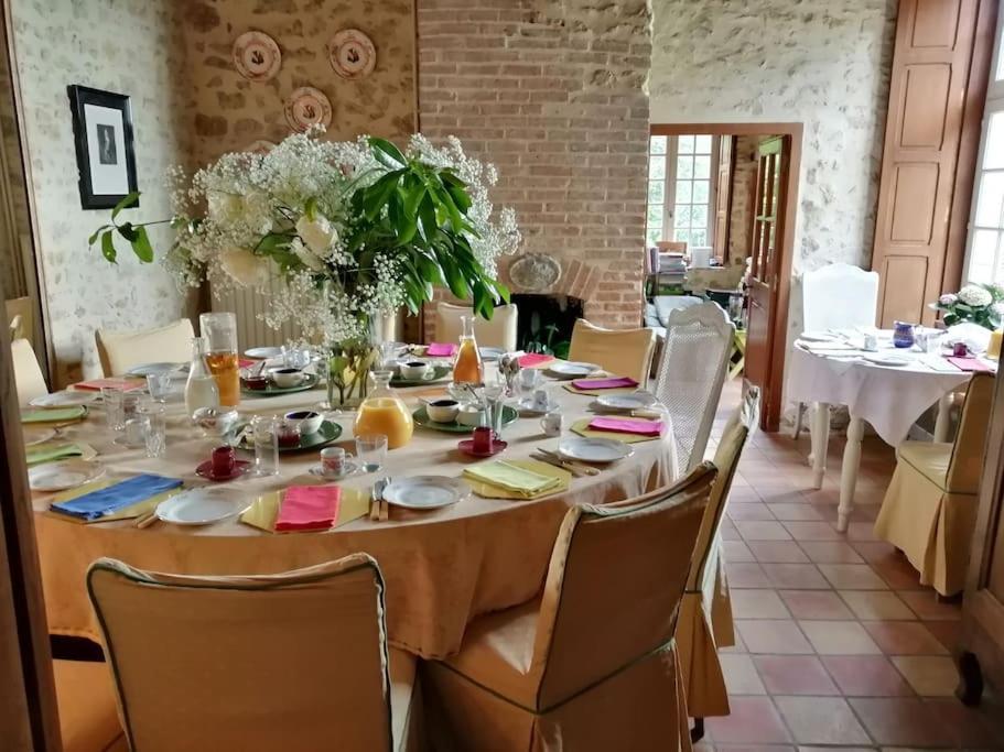 Bed and Breakfast 14Th Century Priory In Pressigny Pressigny  Exterior foto
