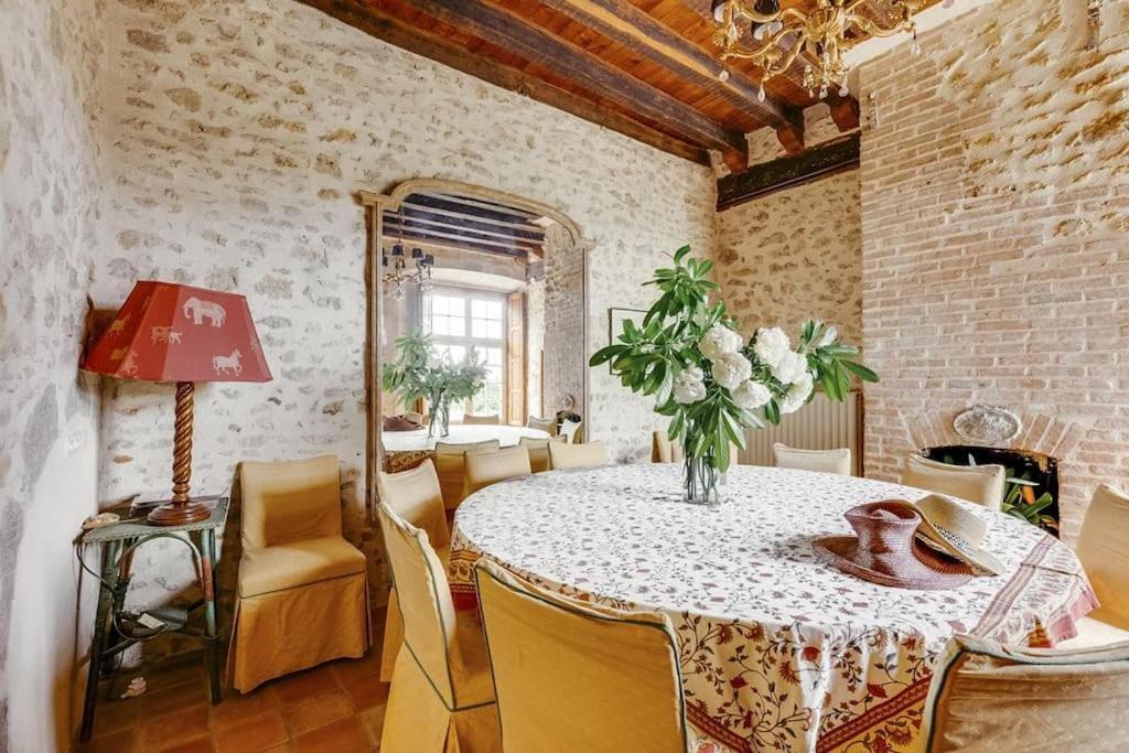 Bed and Breakfast 14Th Century Priory In Pressigny Pressigny  Exterior foto