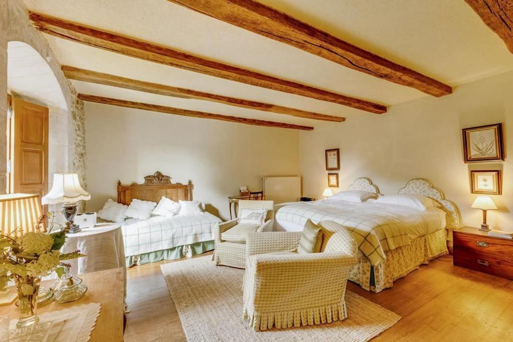Bed and Breakfast 14Th Century Priory In Pressigny Pressigny  Exterior foto