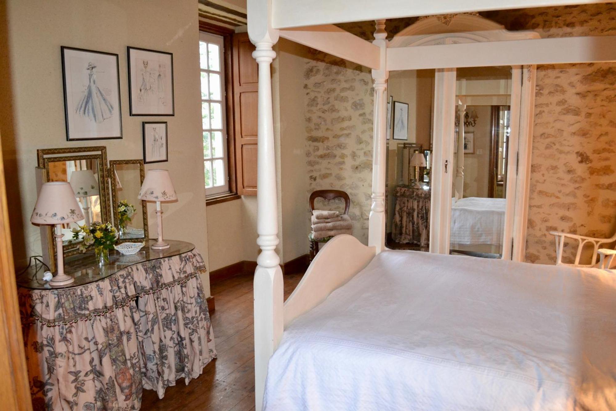 Bed and Breakfast 14Th Century Priory In Pressigny Pressigny  Exterior foto